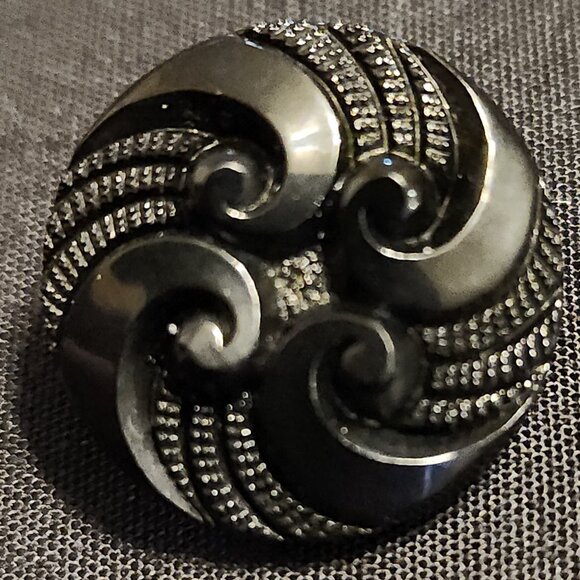 Antique/Vintage Lot of 8 Black Buttons Bakelite ? Casein ? Celloid ? Plastic ? - Picture 9 of 12